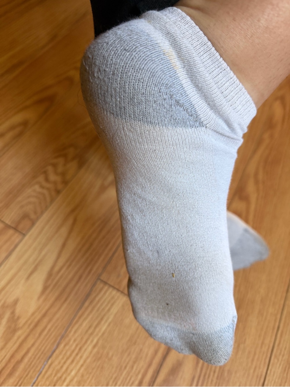 Well loved women’s Hanes socks - Picture 2 of 3